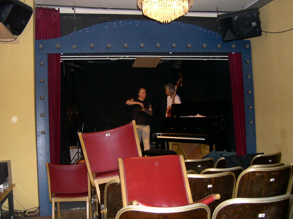 https://www.robertajazz.com/pics/shauspielhaus.jpg